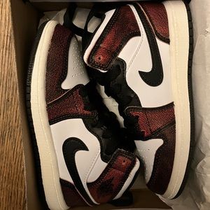 Jordan 1 Mid SE (PS)